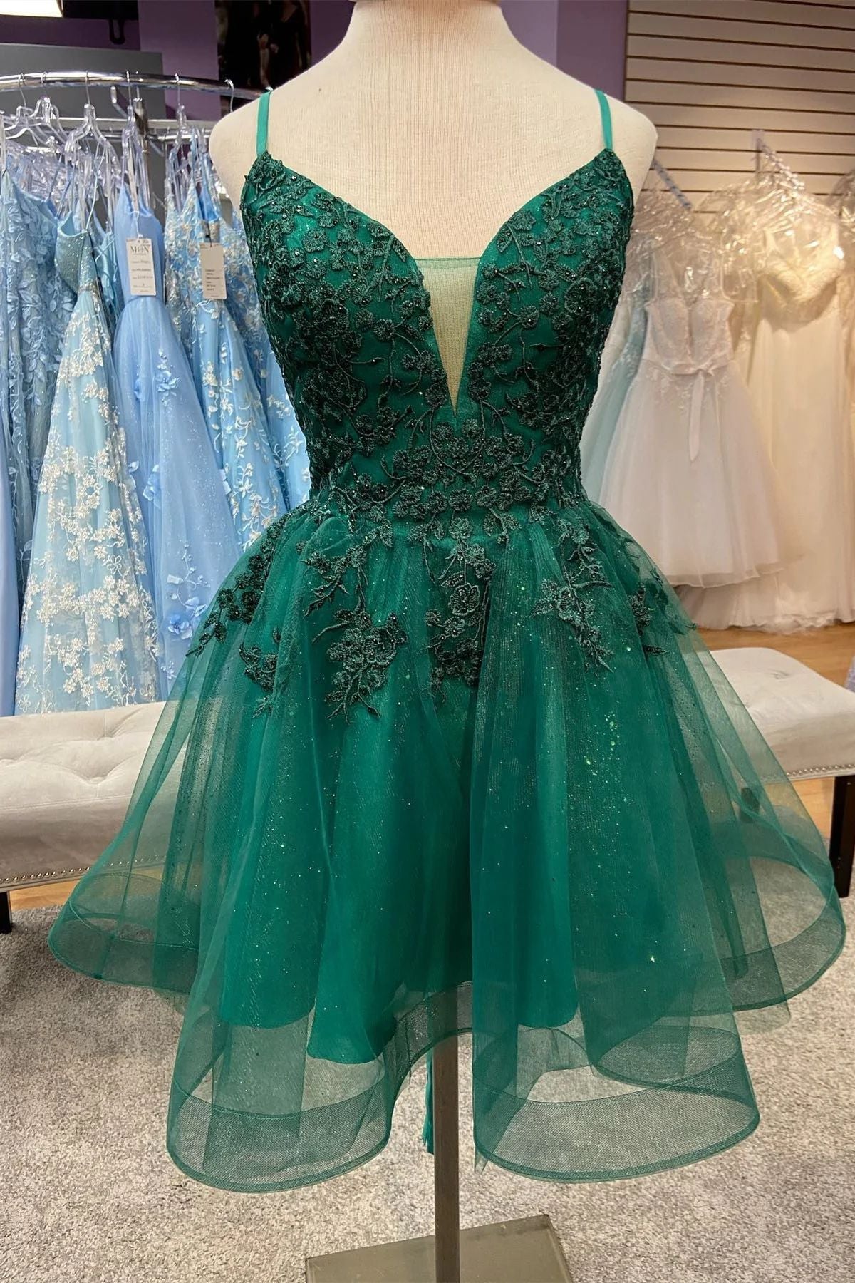 Vestido corto de fiesta de encaje verde esmeralda