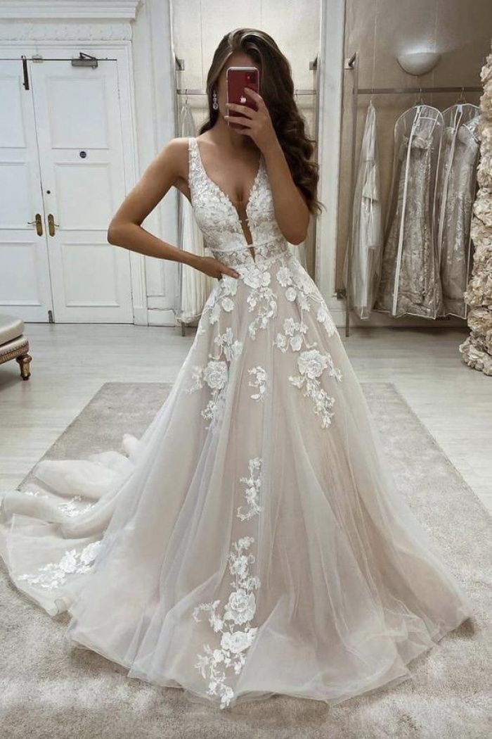 New Arrival Deep V-neck Lace Tulle Wedding Dress