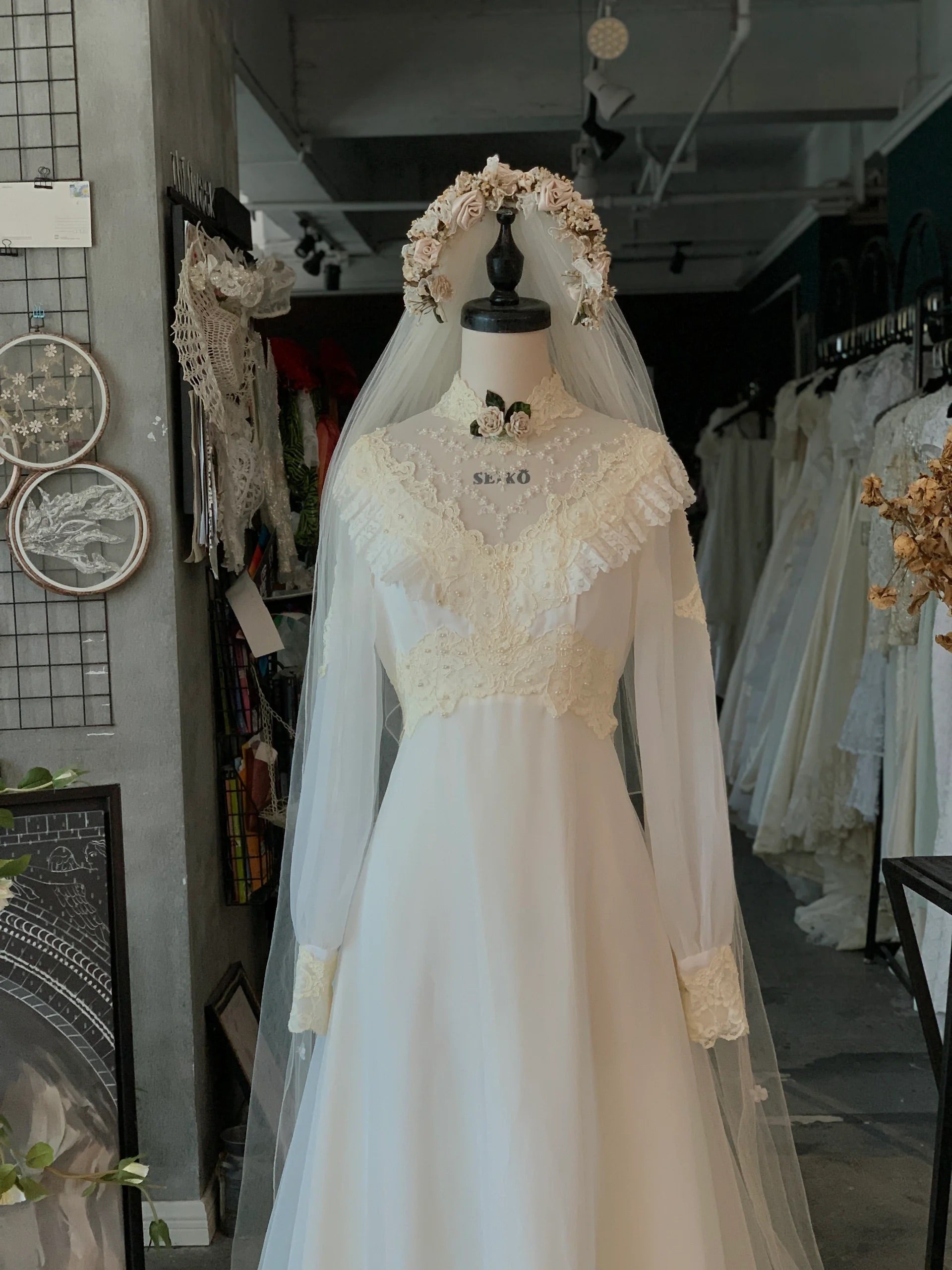 Vintage long clearance sleeve wedding dress