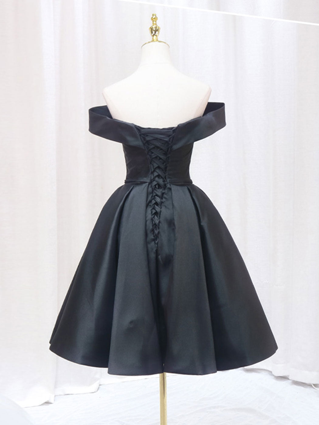 Vestido corto negro estilo anos 50 para fiesta de antiguos alumnos vestidos de dama de honor